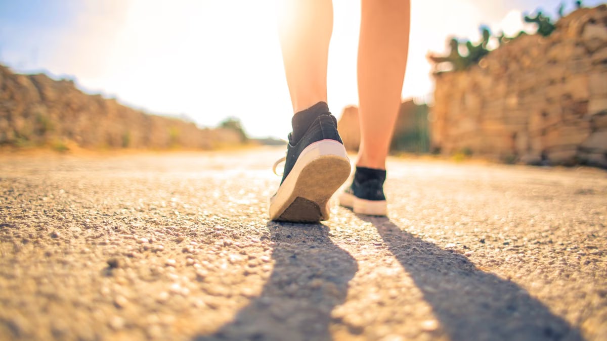 Los Beneficios de Caminar a Diario